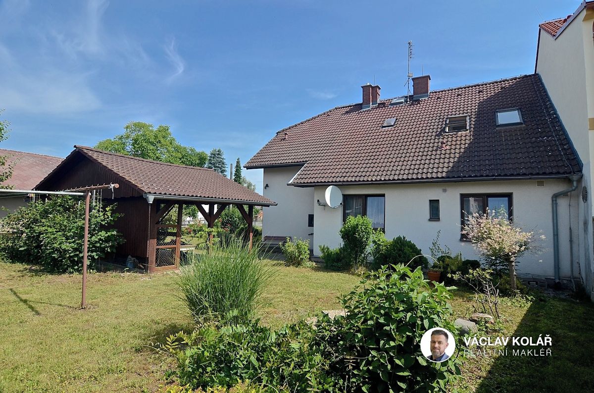 Prodej rodinného domu 196 m², pozemek 805 m² – fotografie 2