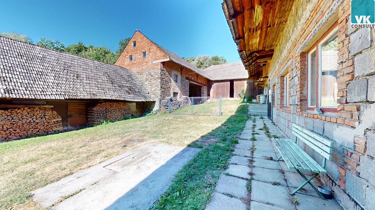 Prodej rodinného domu 173 m², pozemek 12127 m² – fotografie 3
