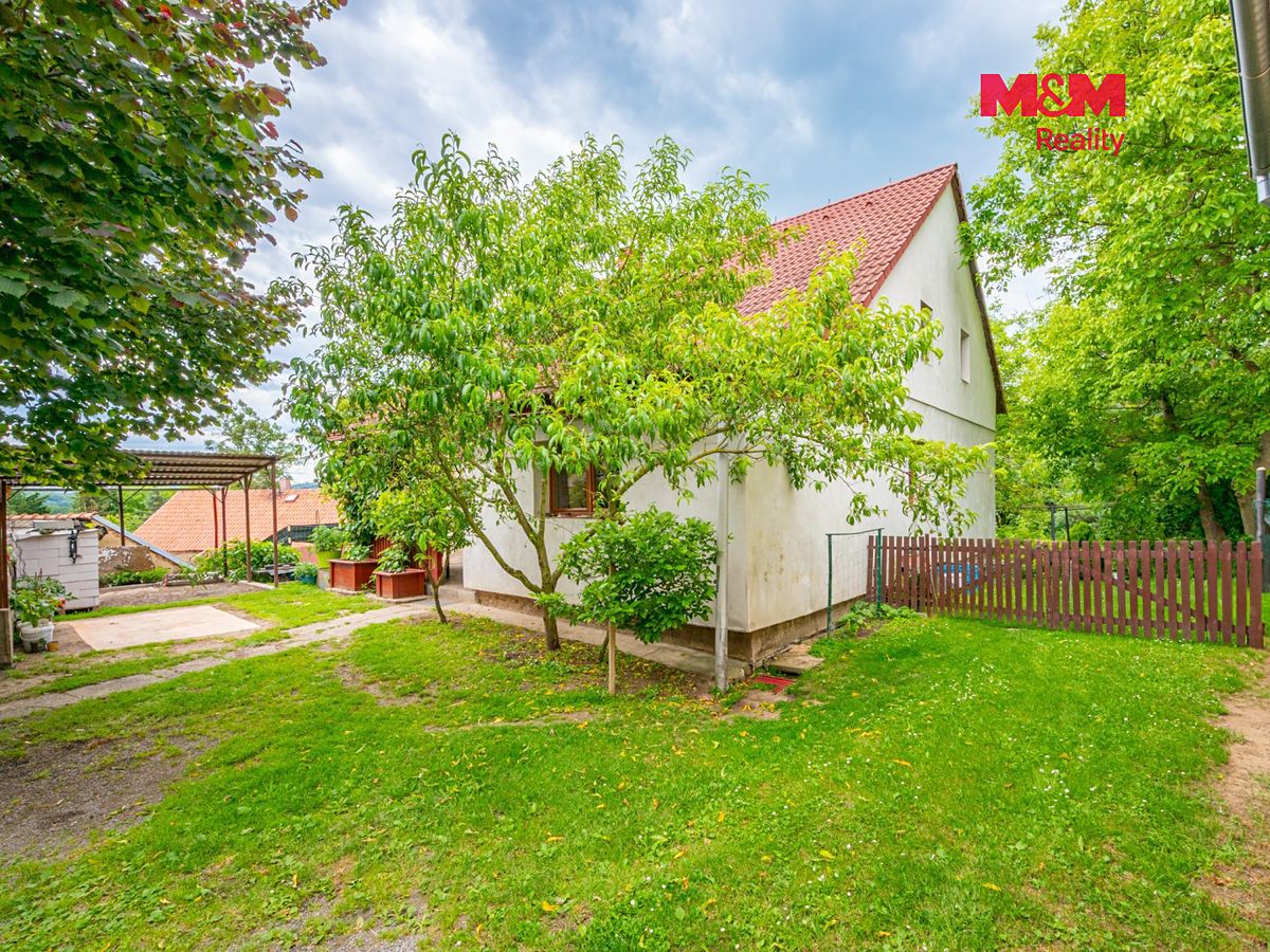 Prodej rodinného domu 140 m², pozemek 2049 m² – fotografie 2