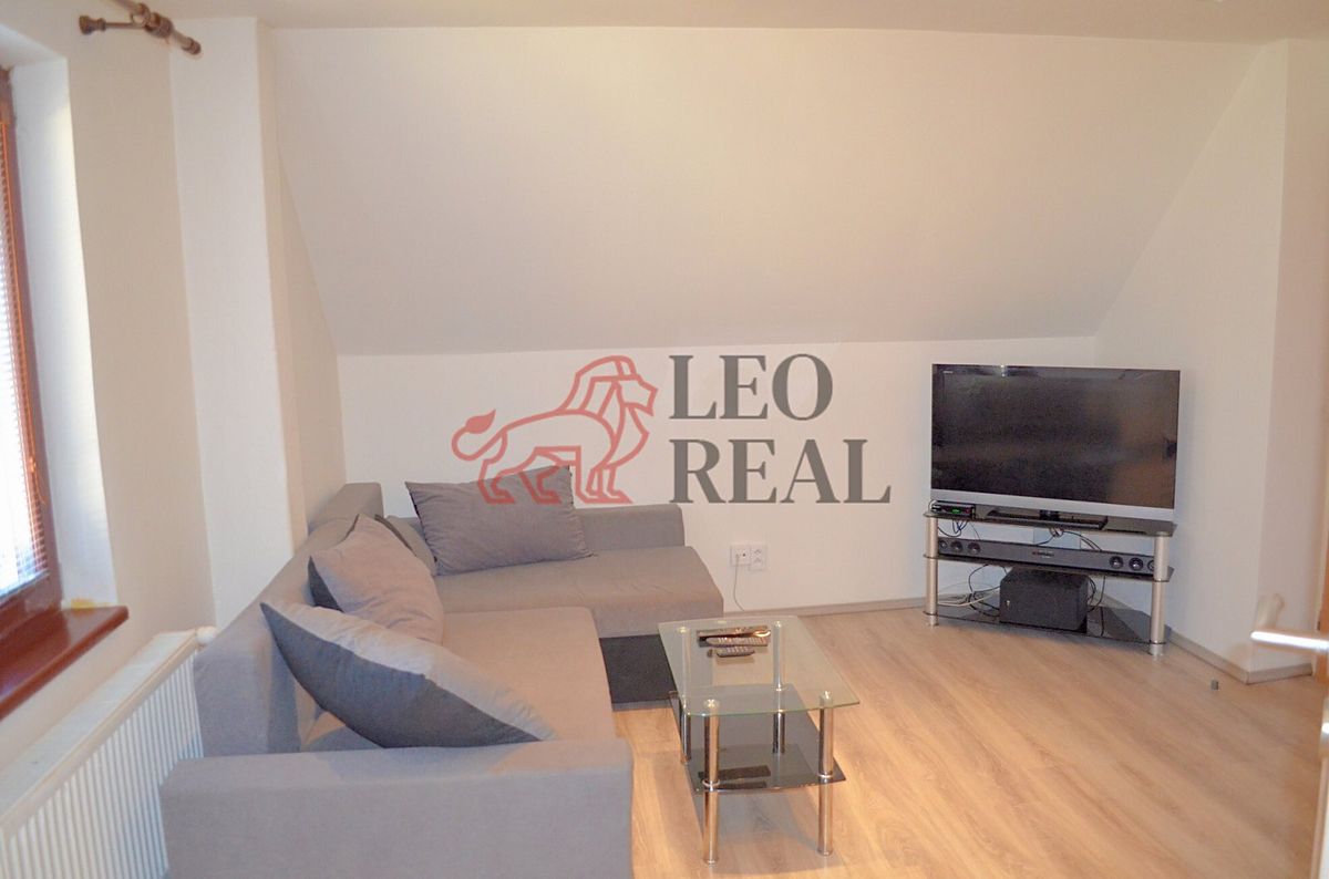 Prodej rodinného domu 240 m², pozemek 393 m² – fotografie 3