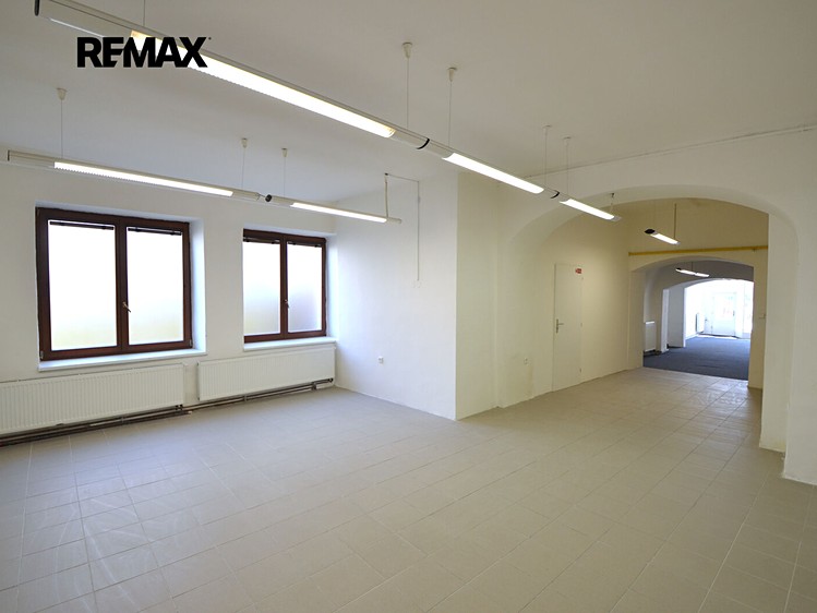 Комерційне приміщення на продаж, 307 м² (52 з 82)