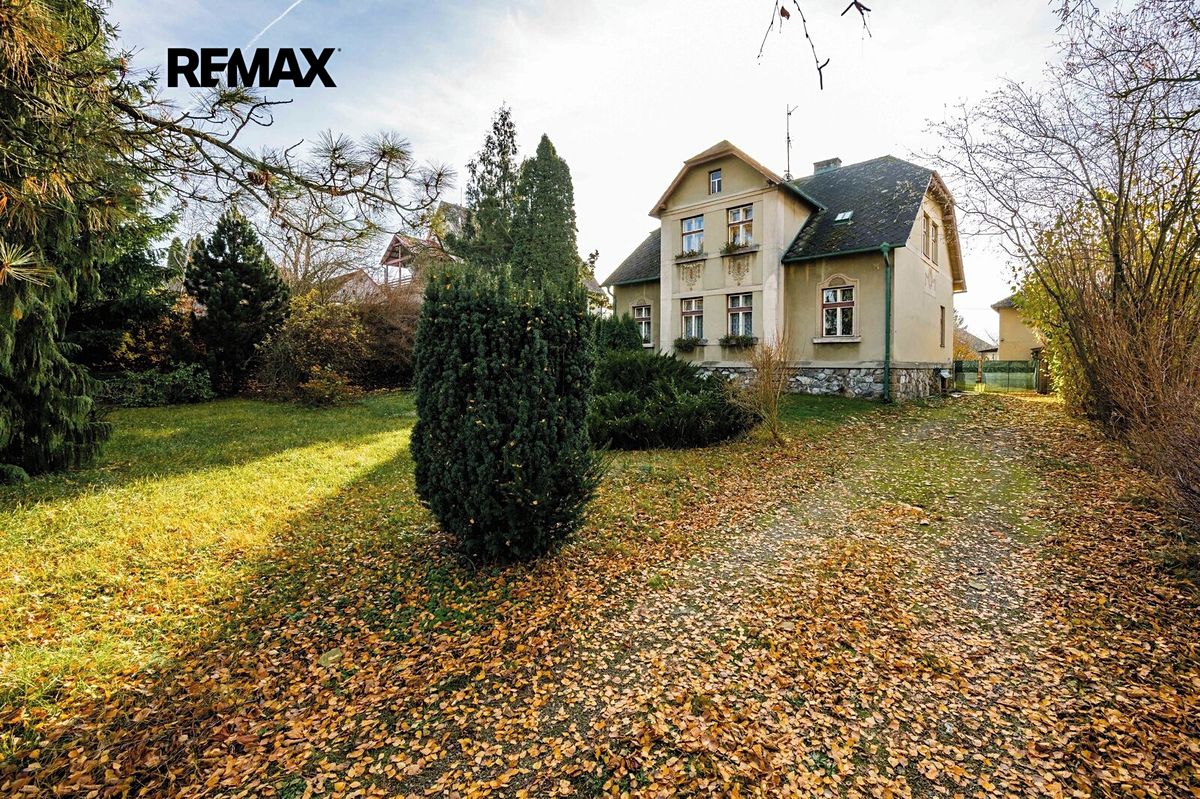 Prodej rodinného domu 216 m², pozemek 2246 m² – fotografie 2
