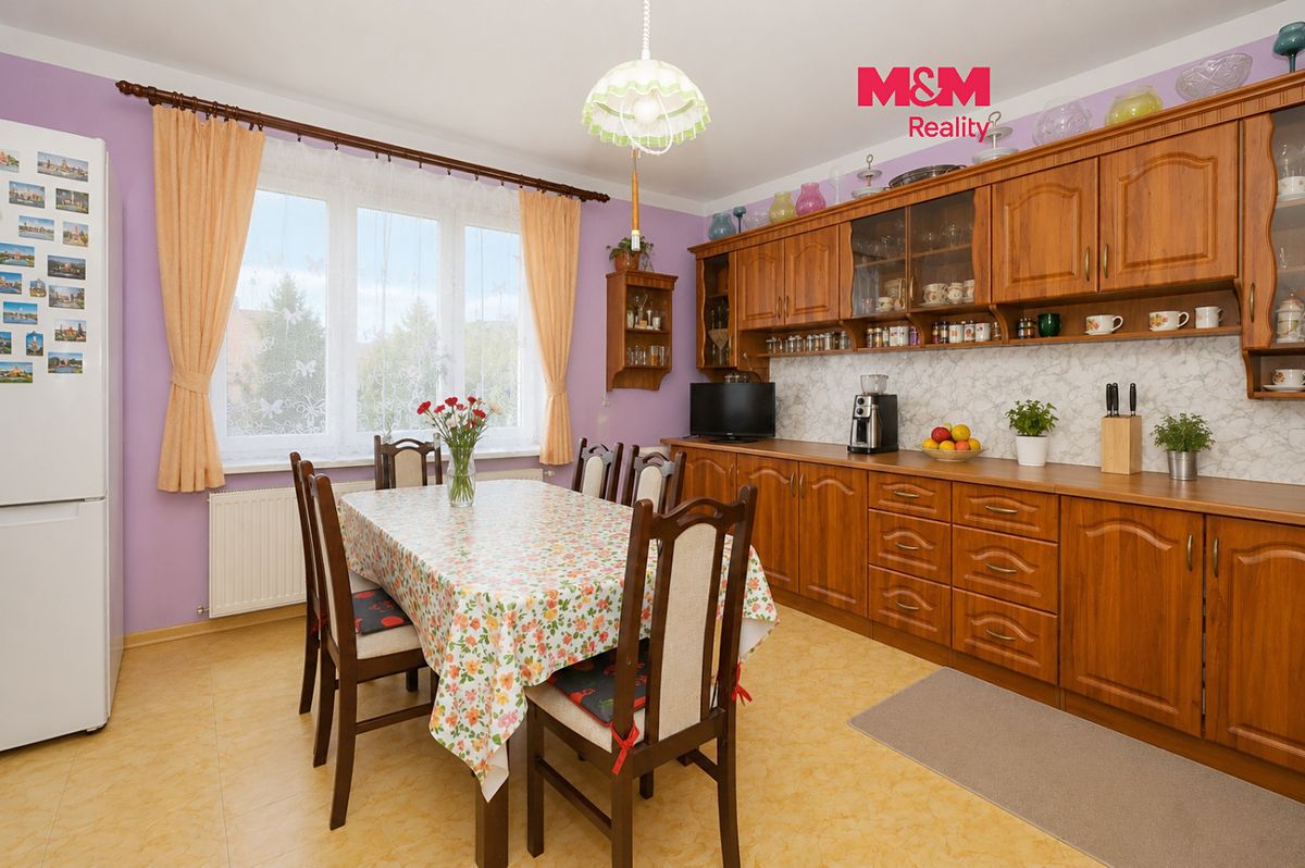 Prodej rodinného domu 180 m², pozemek 662 m²