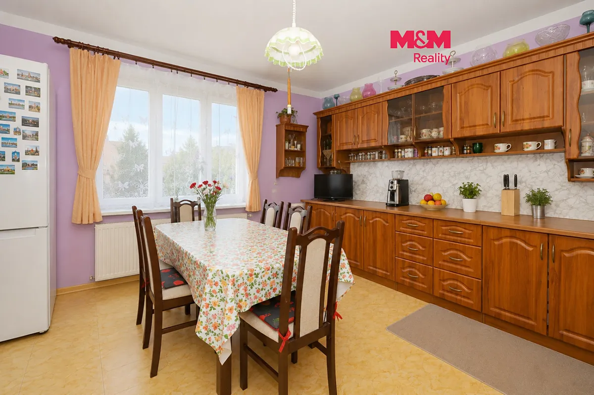 Prodej rodinného domu 180 m², pozemek 662 m²