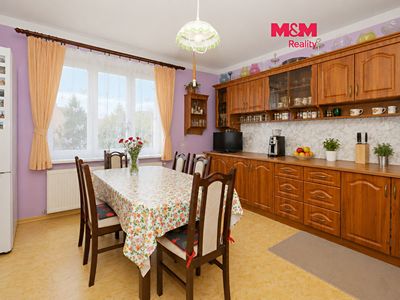 Prodej rodinného domu 180 m², pozemek 662 m²