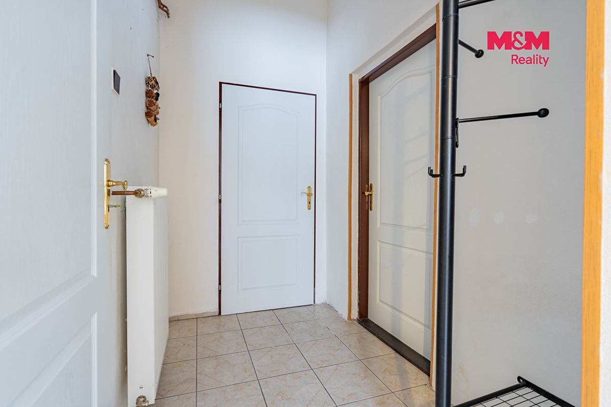Prodej rodinného domu 180 m², pozemek 956 m² – fotografie 2