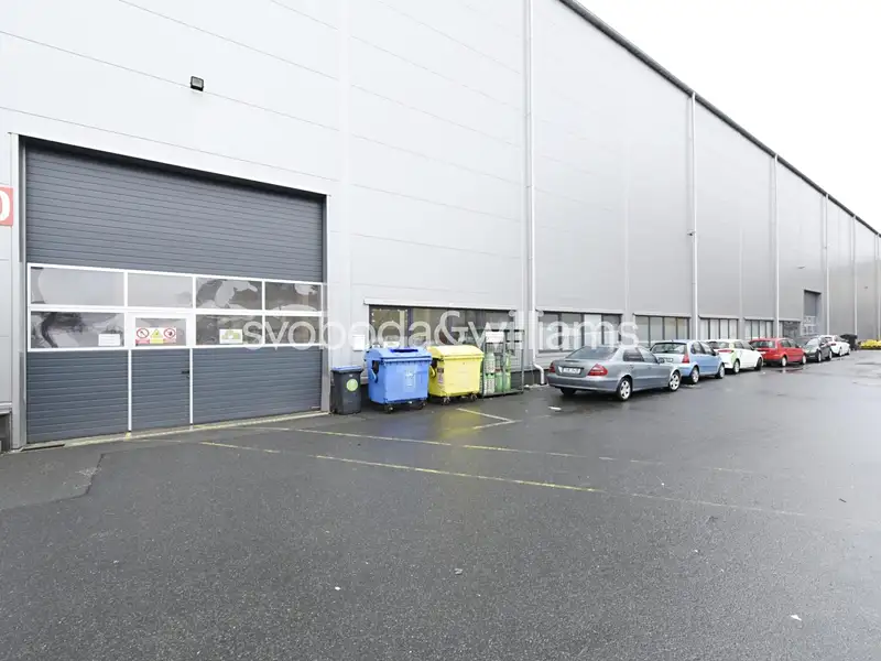 Pronájem výrobní haly, prostoru 1380 m², Plzeň – náhled fotky 2