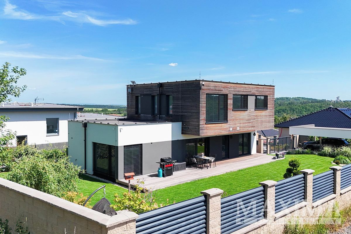 Prodej rodinného domu 152 m², pozemek 798 m² – fotografie 2