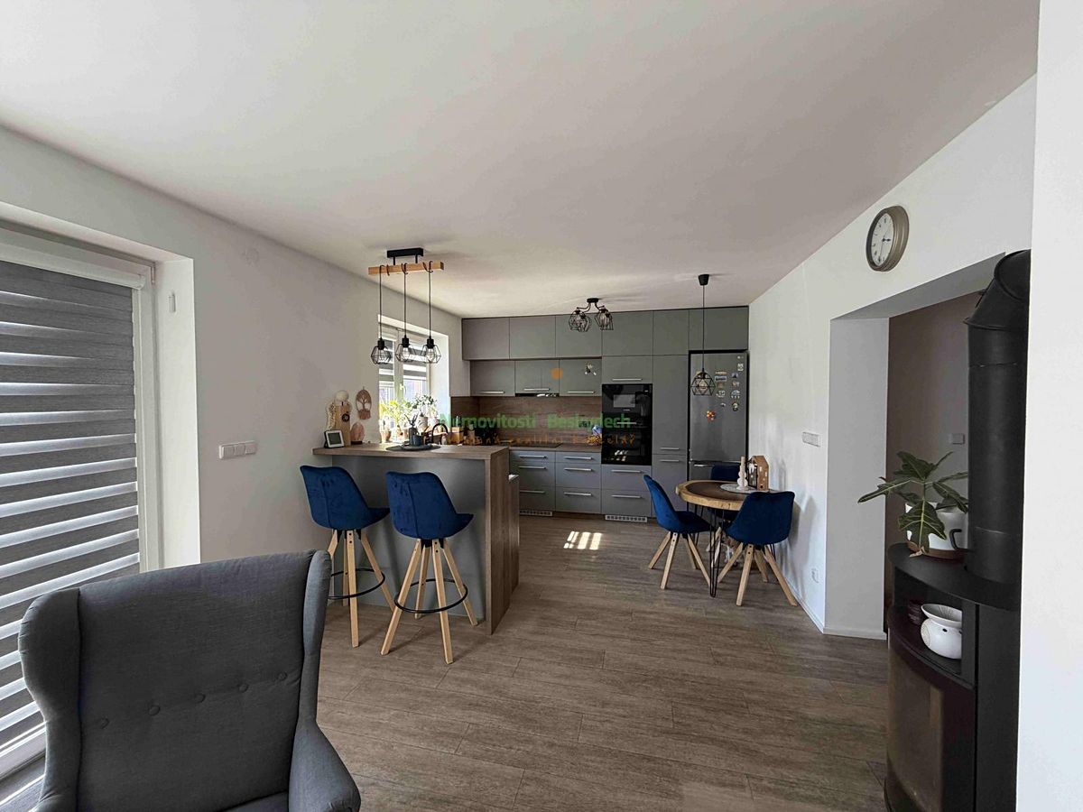 Prodej rodinného domu 180 m², pozemek 193 m² – fotografie 4