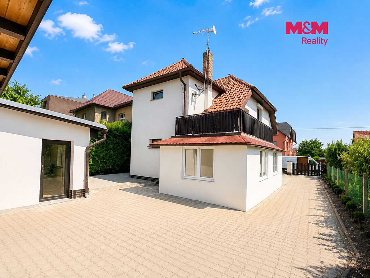 Pronájem rodinného domu 280 m², pozemek 400 m² – fotografie 2