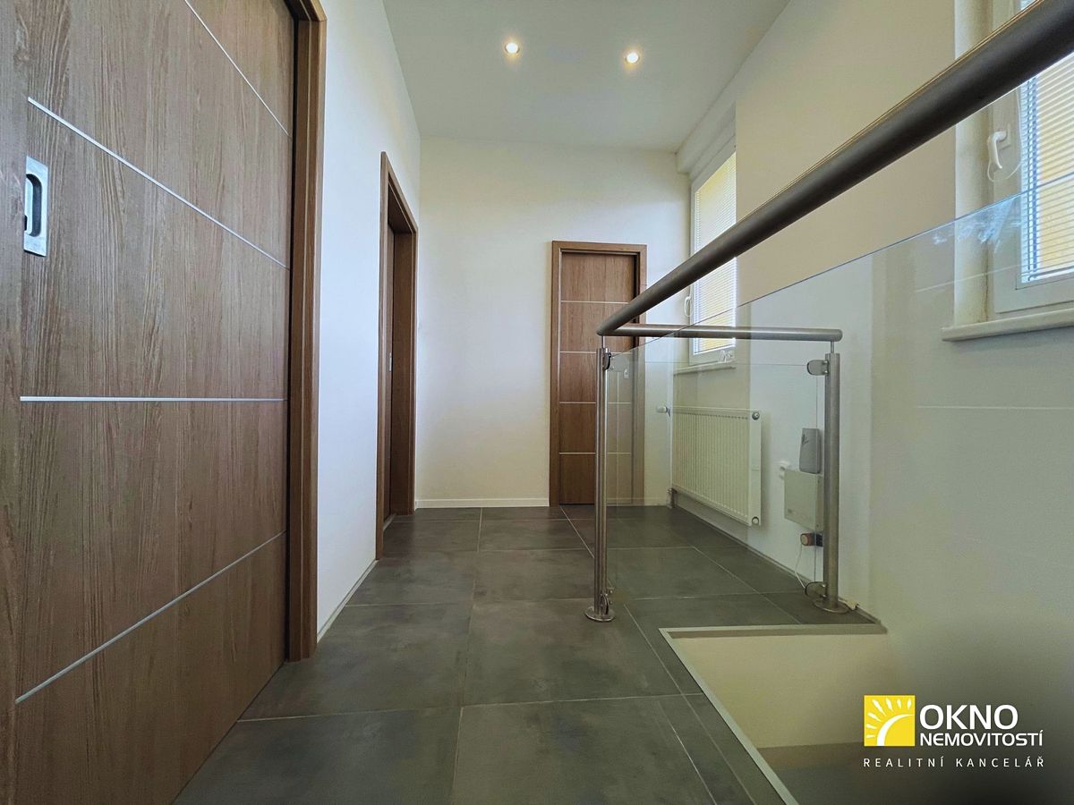 Pronájem rodinného domu 186 m², pozemek 2400 m² – fotografie 4