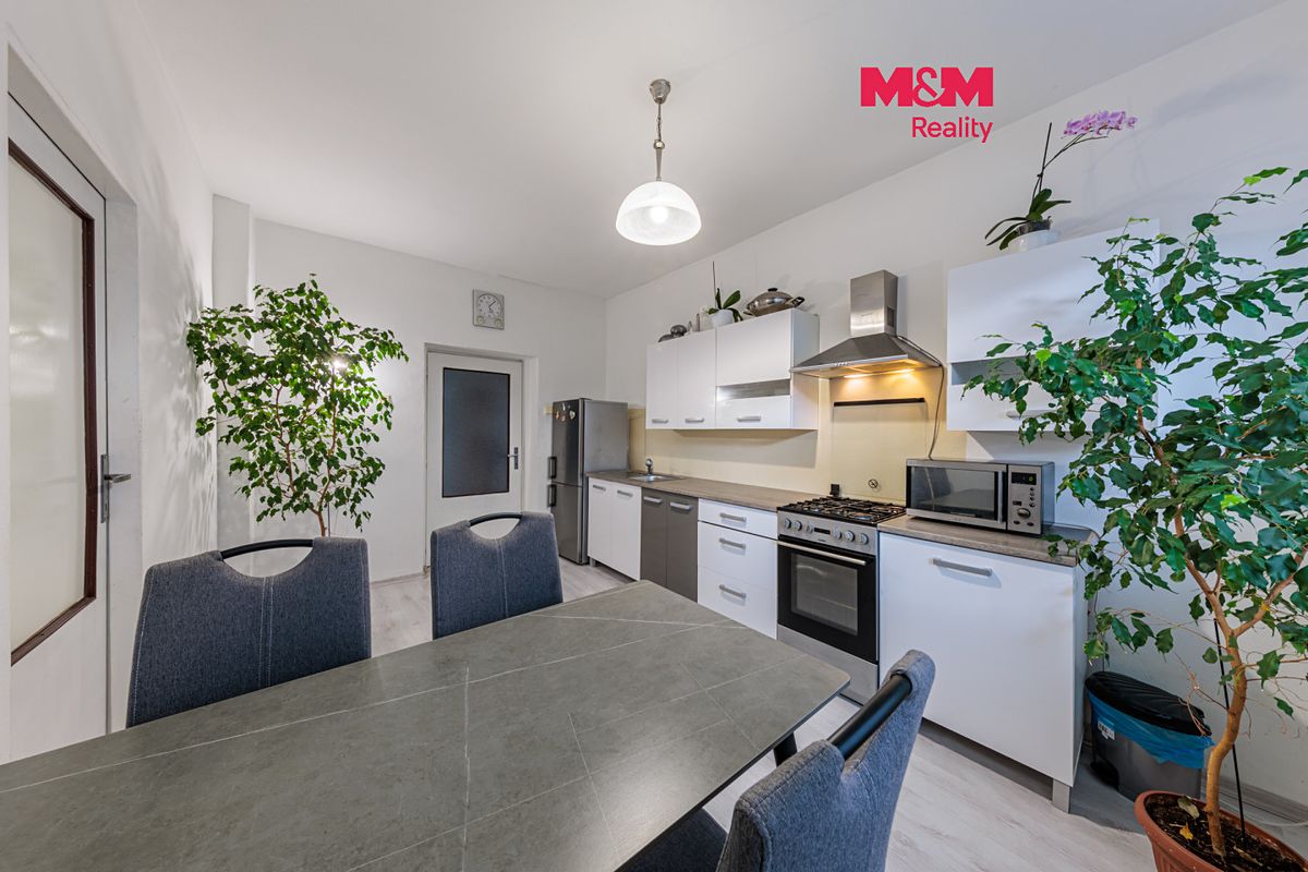 Prodej rodinného domu 100 m², pozemek 872 m²