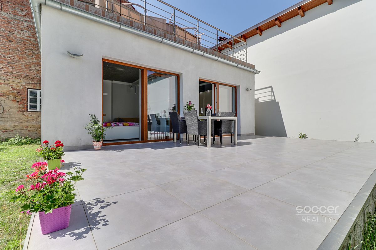 Pronájem bytu 1+kk 37 m² – fotografie 2