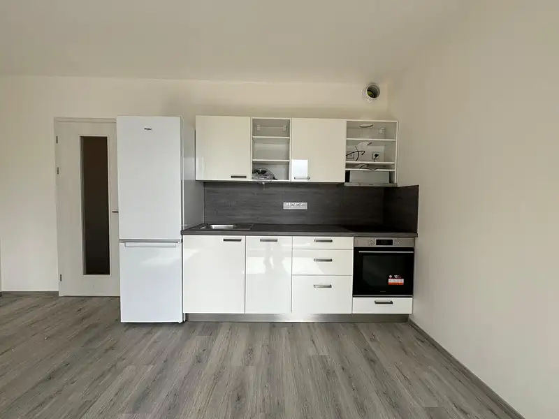 Pronájem bytu 1+kk 32 m², Praha – náhled fotky 1