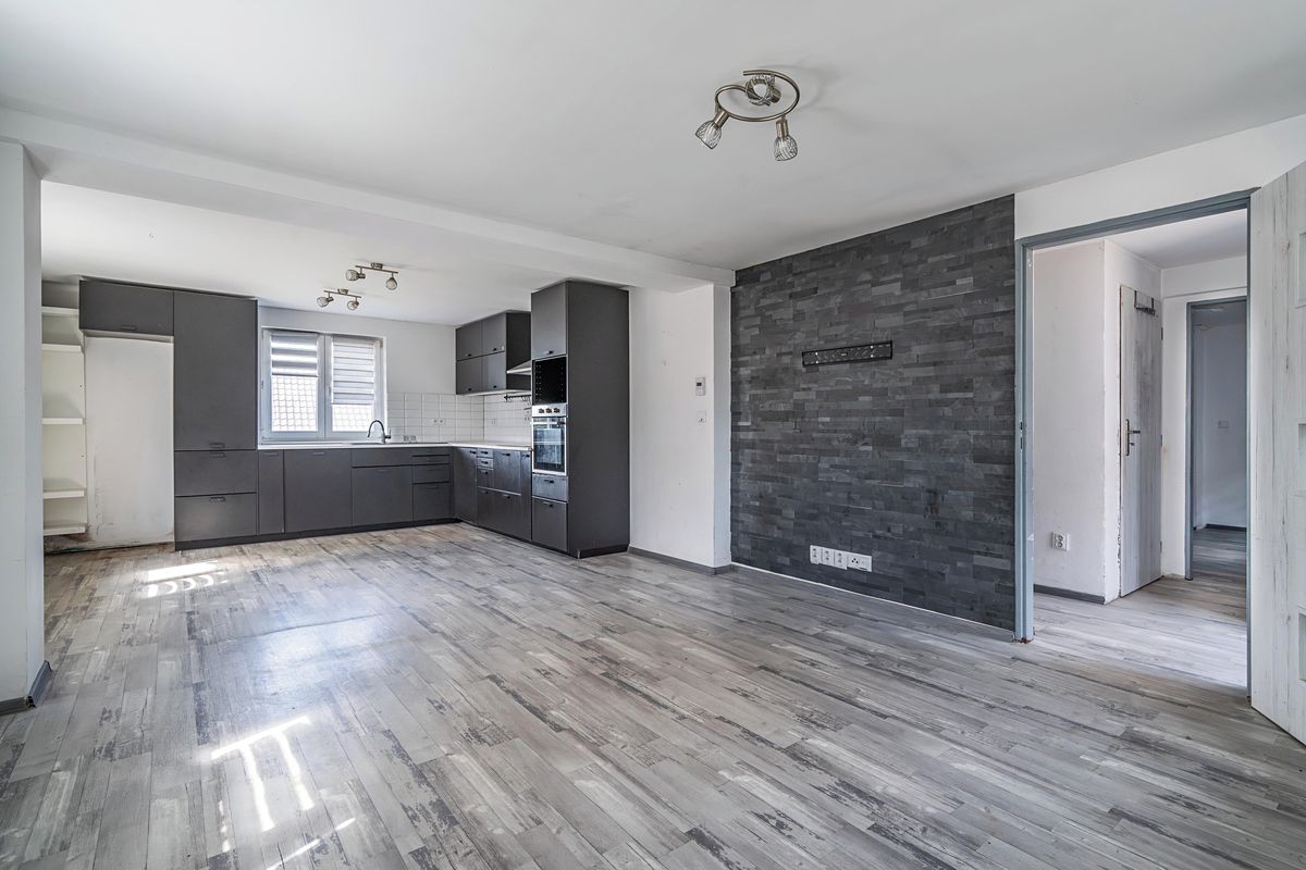 Prodej rodinného domu 81 m², pozemek 842 m² – fotografie 3