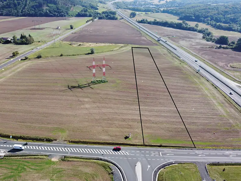 Prodej pole 12327 m², Krupá – náhled fotky 2