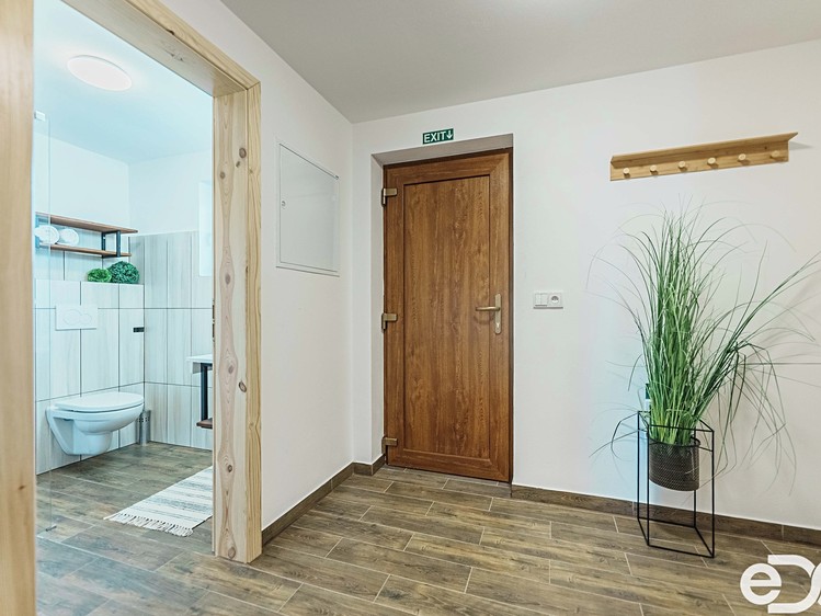 Комерційне приміщення на продаж, 100 м² (22 з 55)
