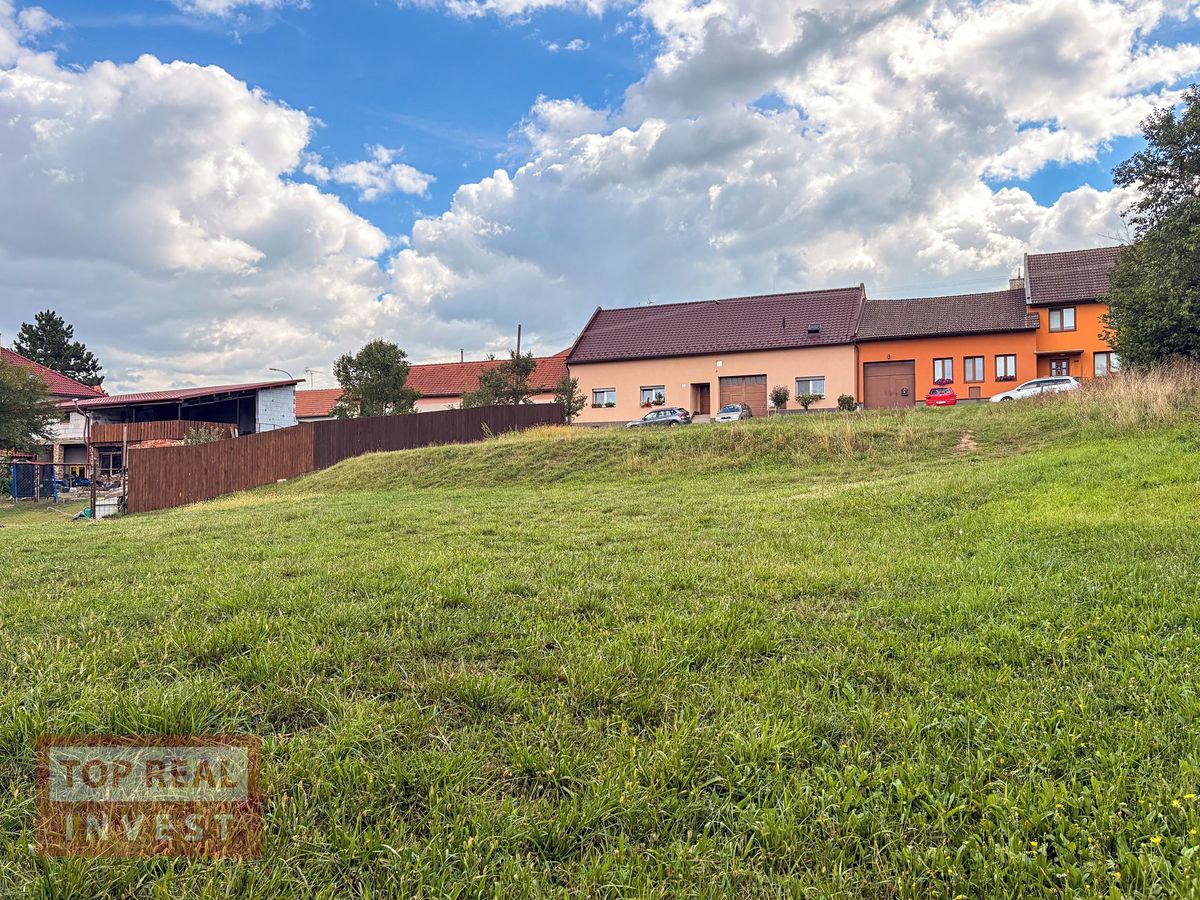 Prodej stavebního pozemku 1169 m² – fotografie 2