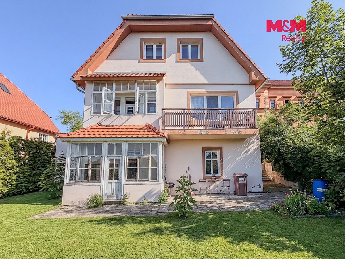 Prodej rodinného domu 200 m², pozemek 607 m² – fotografie 2
