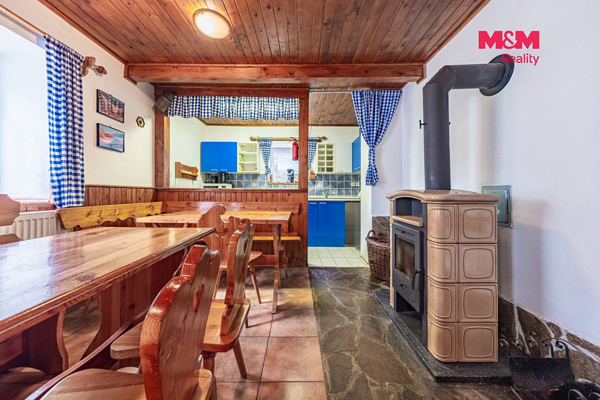 Prodej rodinného domu 285 m², pozemek 1407 m² – fotografie 3