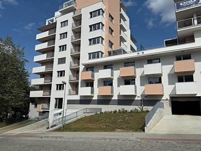 Pronájem garážového stání 18 m²