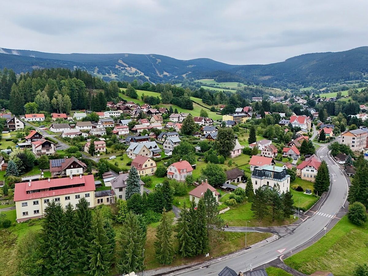 Prodej rodinného domu 180 m², pozemek 975 m² – fotografie 3