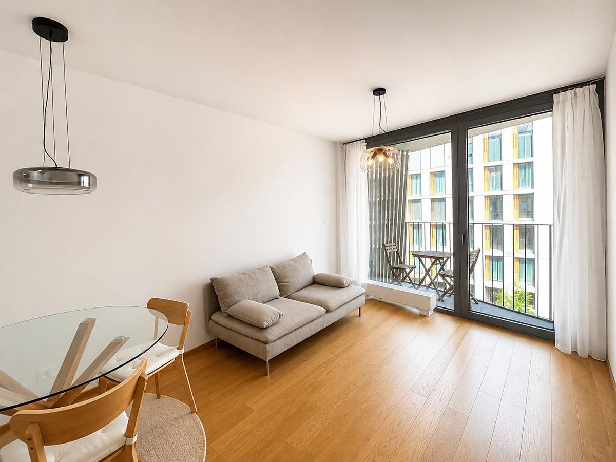 Pronájem bytu 2+kk 56 m² – fotografie 2