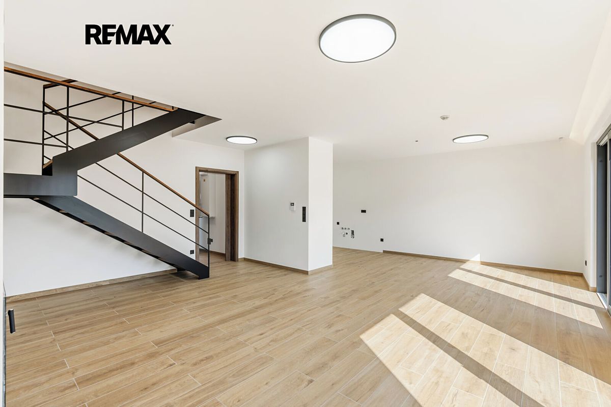 Prodej rodinného domu 144 m², pozemek 470 m² – fotografie 4