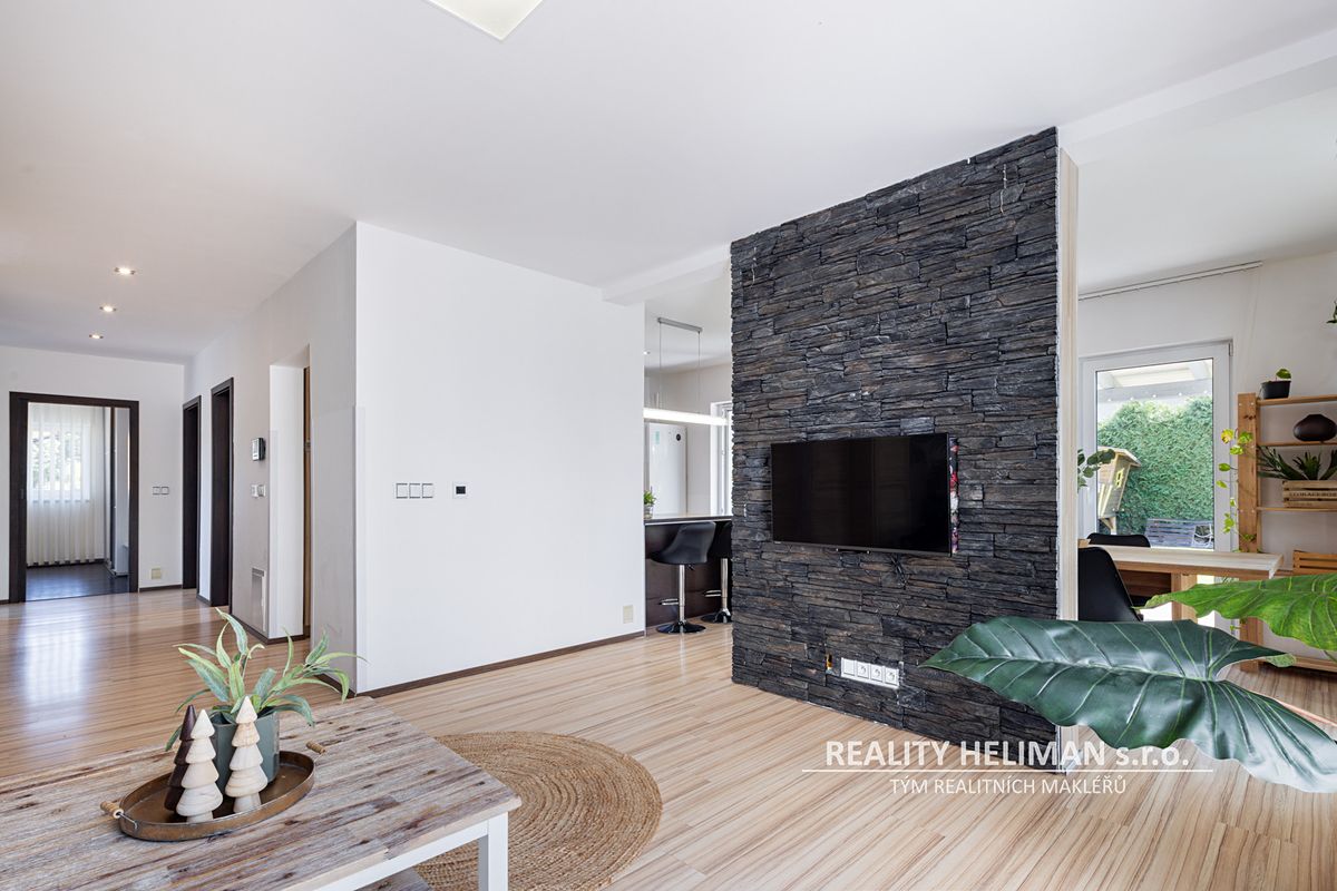 Prodej rodinného domu 266 m², pozemek 1236 m² – fotografie 5