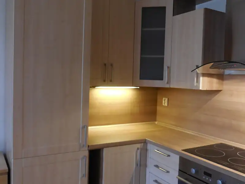 Pronájem bytu 2+kk 61 m², Jesenice – náhled fotky 2