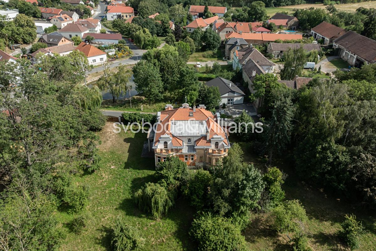 Prodej rodinného domu 413 m², pozemek 3902 m²