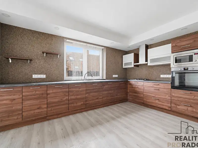 Prodej rodinného domu 190 m², pozemek 660 m², Bukovina nad Labem – náhled fotky 2