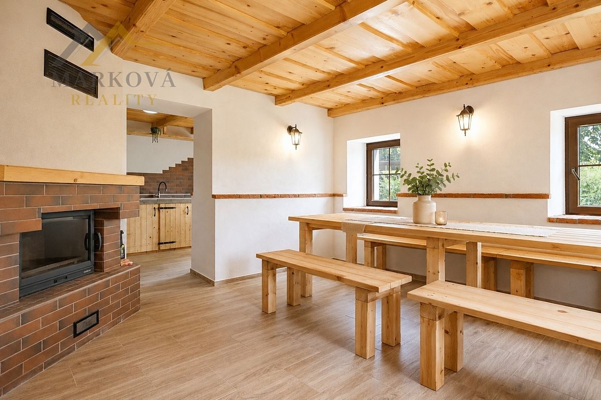 Prodej rodinného domu 194 m², pozemek 1228 m² – fotografie 2