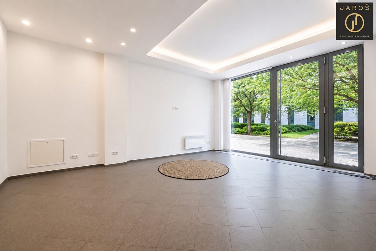 Pronájem kanceláře 37 m² – fotografie 2
