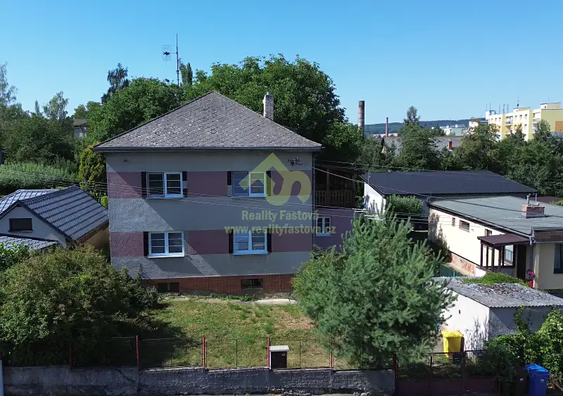 Prodej rodinného domu 228 m², pozemek 1076 m², Rokycany – náhled fotky 2