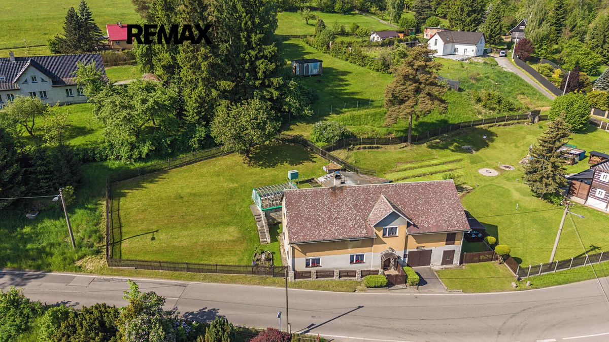 Prodej rodinného domu 264 m², pozemek 819 m² – fotografie 5