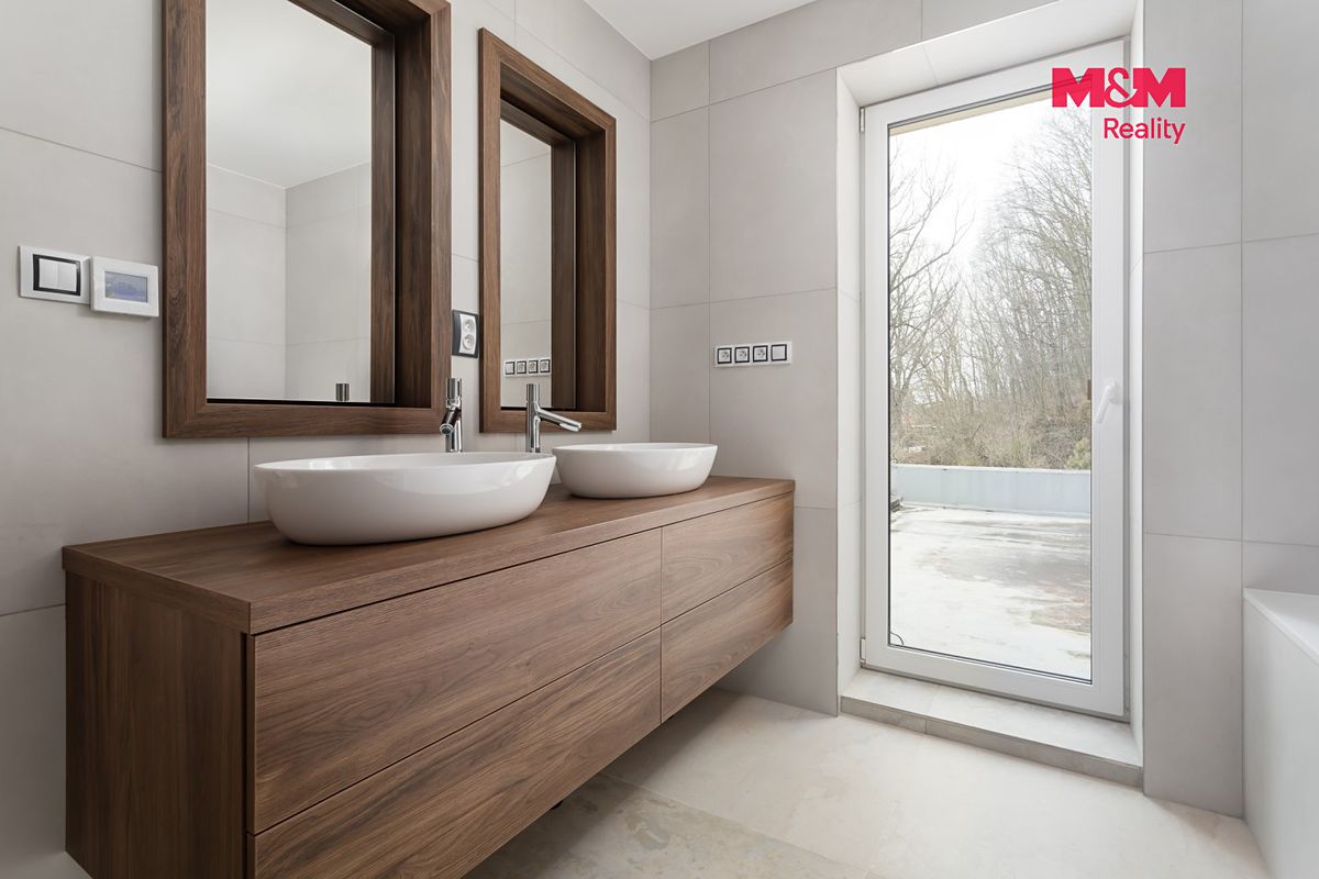 Prodej rodinného domu 279 m², pozemek 803 m² – fotografie 4