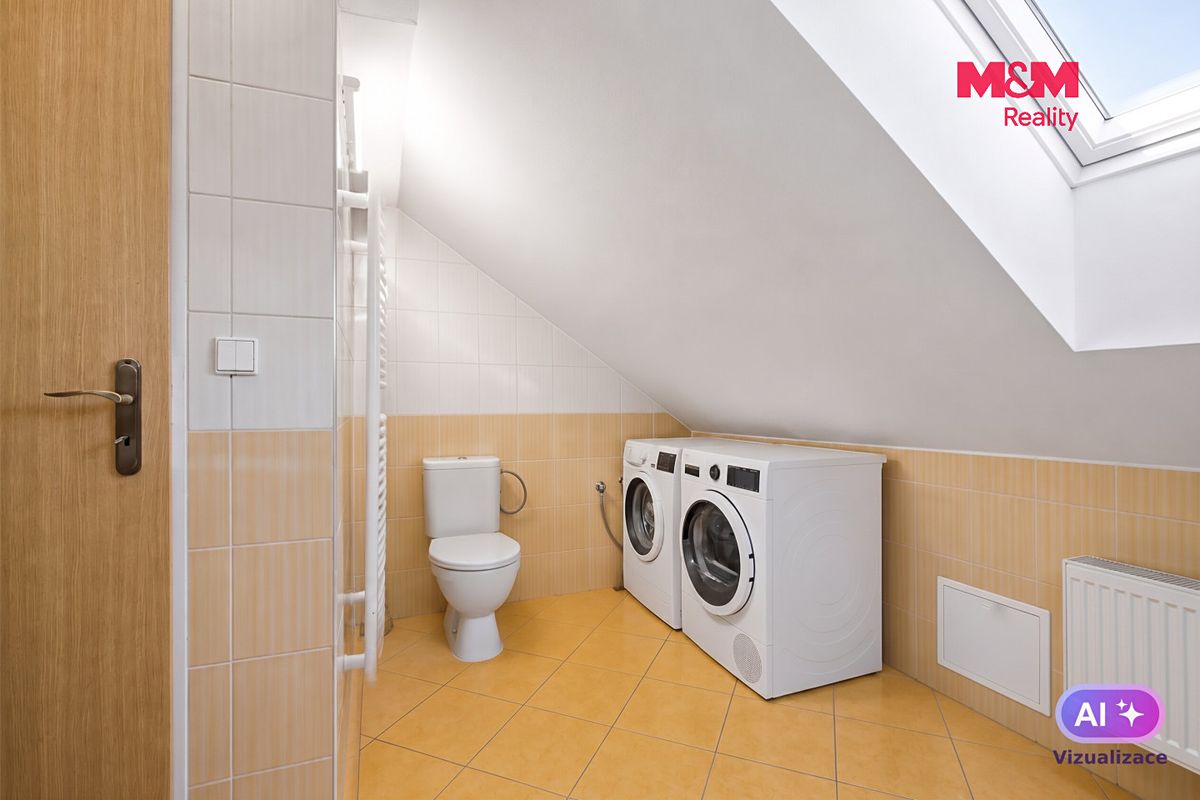 Prodej rodinného domu 280 m², pozemek 626 m² – fotografie 2
