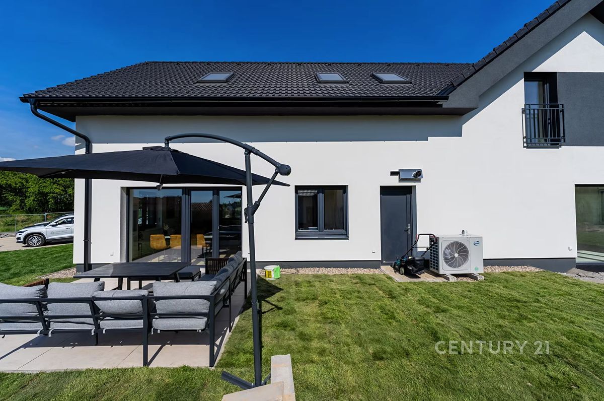 Prodej rodinného domu 113 m², pozemek 325 m² – fotografie 2