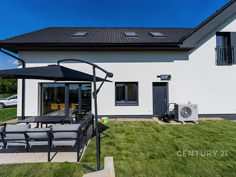 Prodej rodinného domu 113 m², pozemek 325 m², Škvorec – náhled fotky 2
