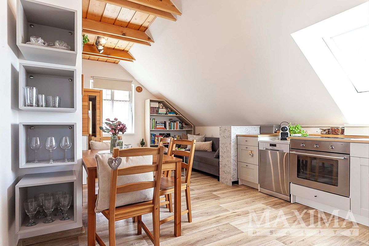 Prodej rodinného domu 111 m², pozemek 916 m² – fotografie 2