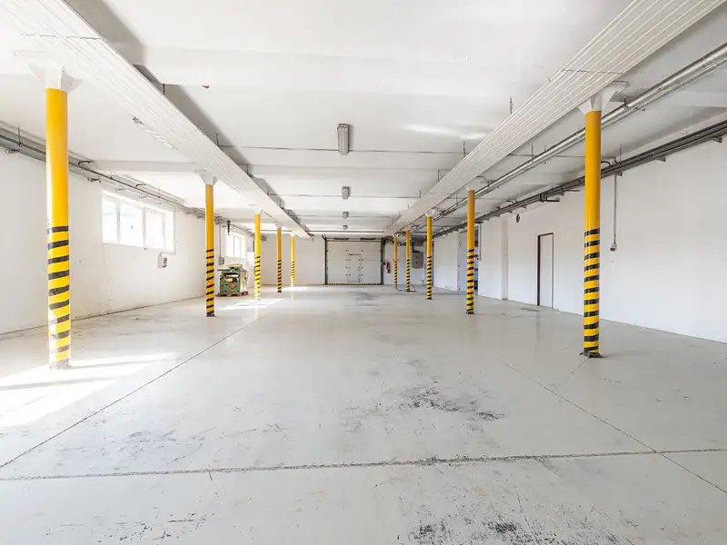 Pronájem výrobní haly, prostoru 1000 m², Babice – náhled fotky 2