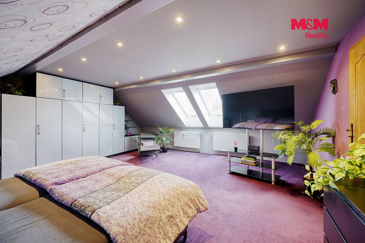 Prodej rodinného domu 225 m², pozemek 570 m² – fotografie 4