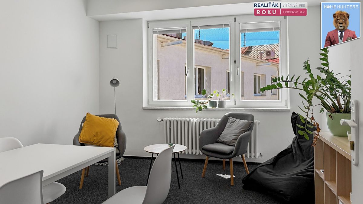 Pronájem kanceláře 92 m² – fotografie 3