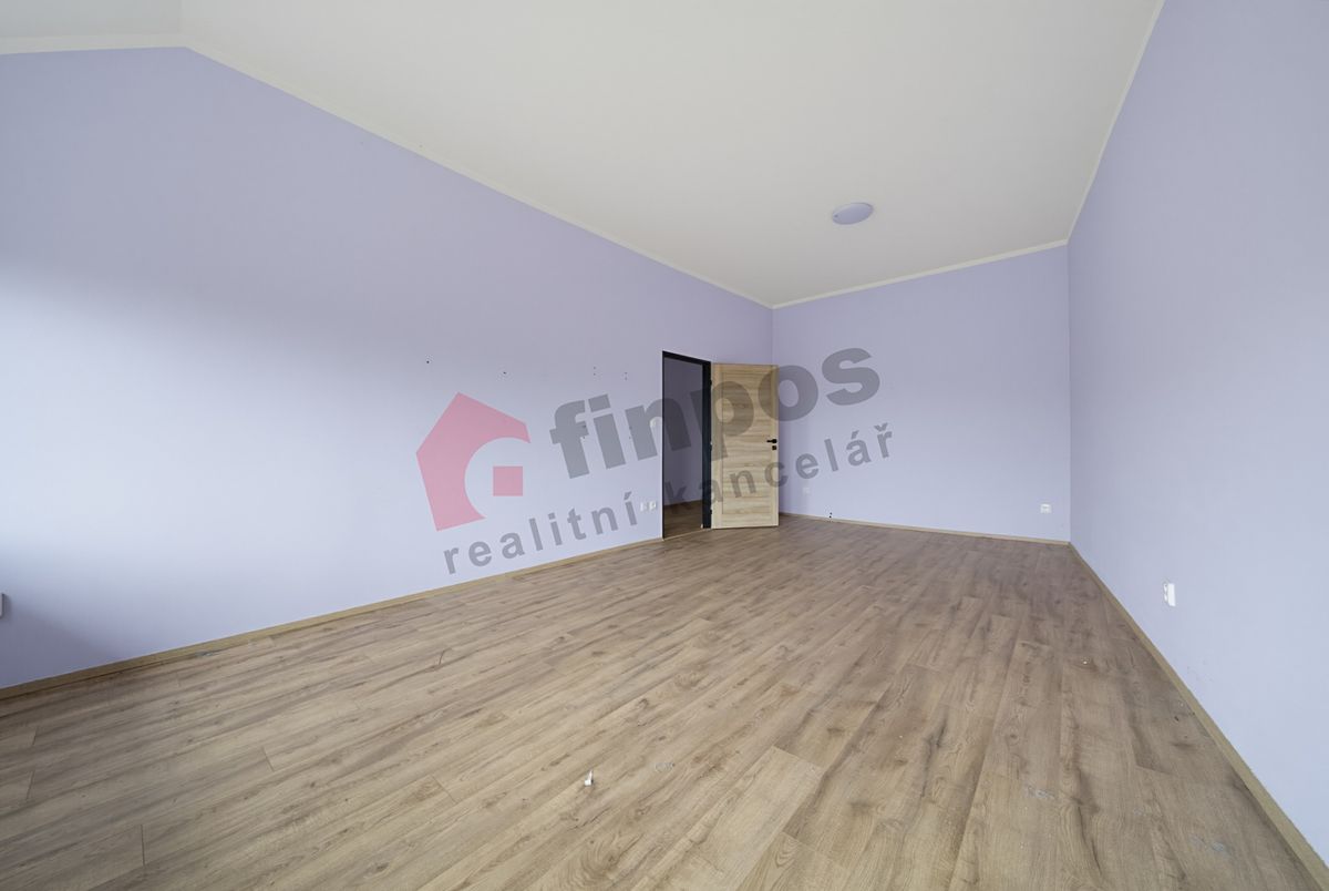 Pronájem bytu 6 pokojů a více 180 m² – fotografie 4