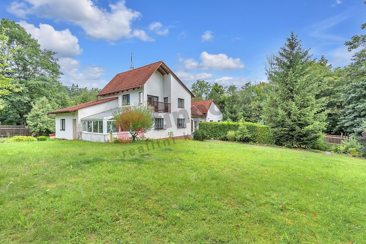Prodej rodinného domu 231 m², pozemek 77689 m²
