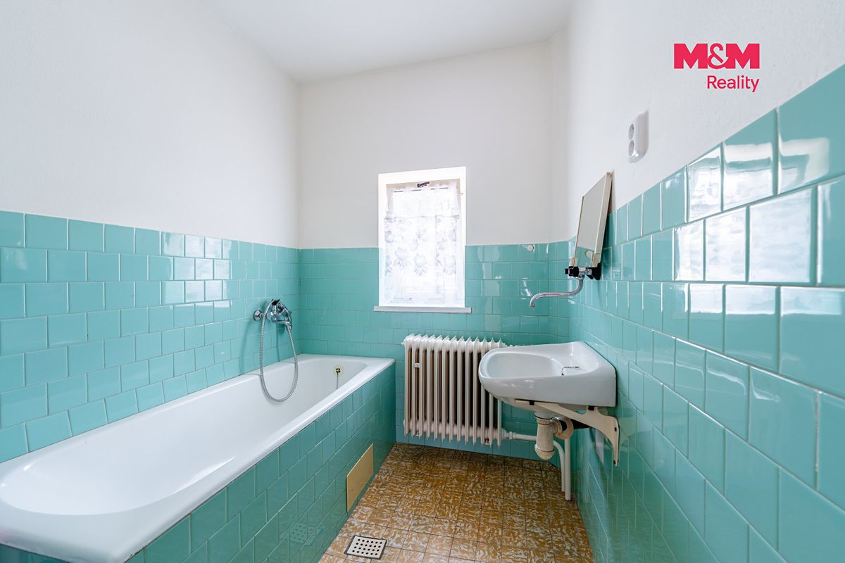 Prodej rodinného domu 250 m², pozemek 590 m² – fotografie 3