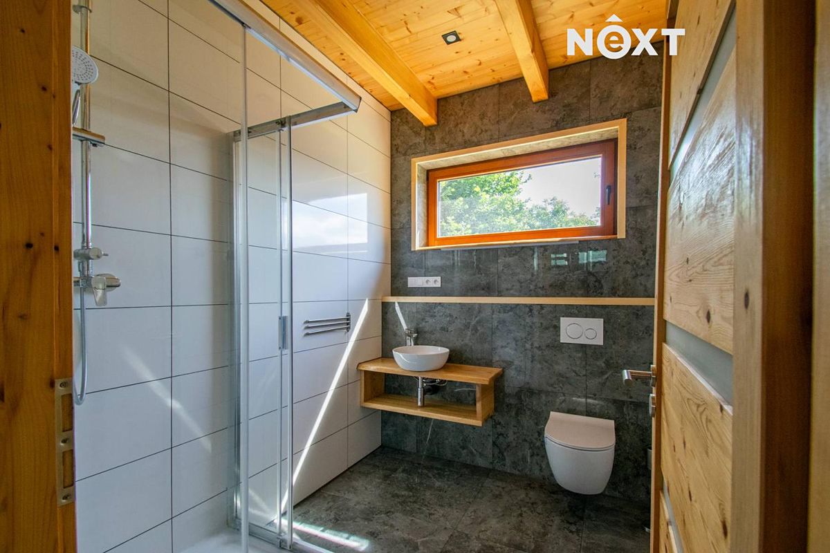 Prodej rodinného domu 227 m², pozemek 981 m² – fotografie 2