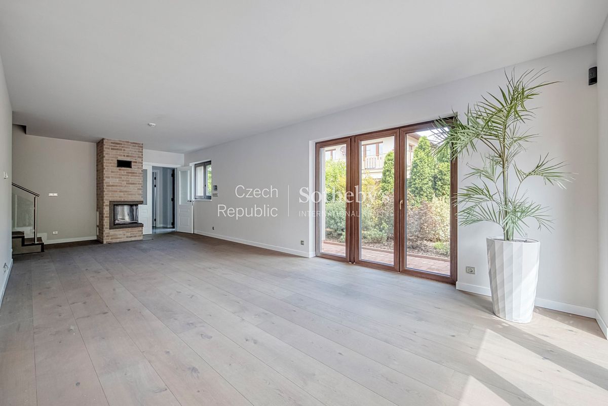 Pronájem rodinného domu 184 m², pozemek 432 m² – fotografie 4