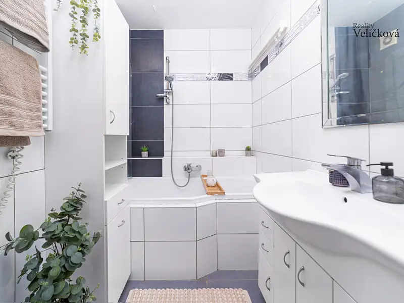 Prodej bytu 2+1 80 m², Hradec Králové – náhled fotky 2